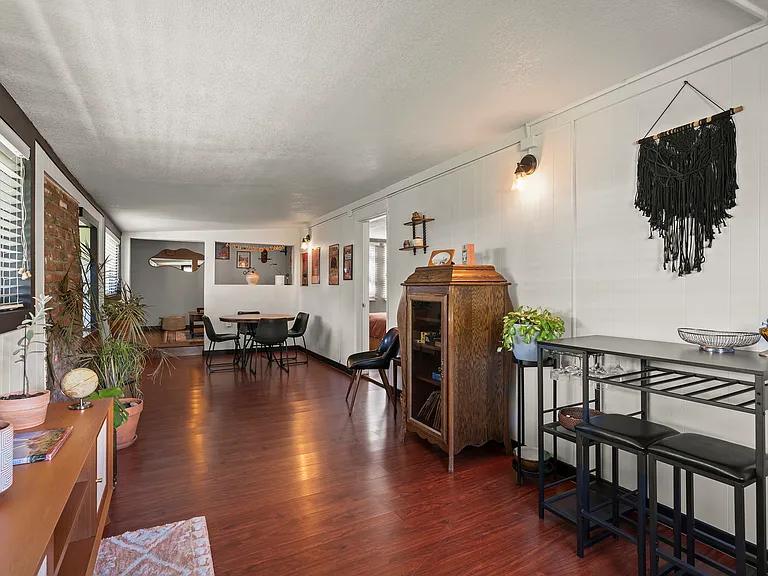 641 Saint Lawrence Ave #1/2 — Photo 23