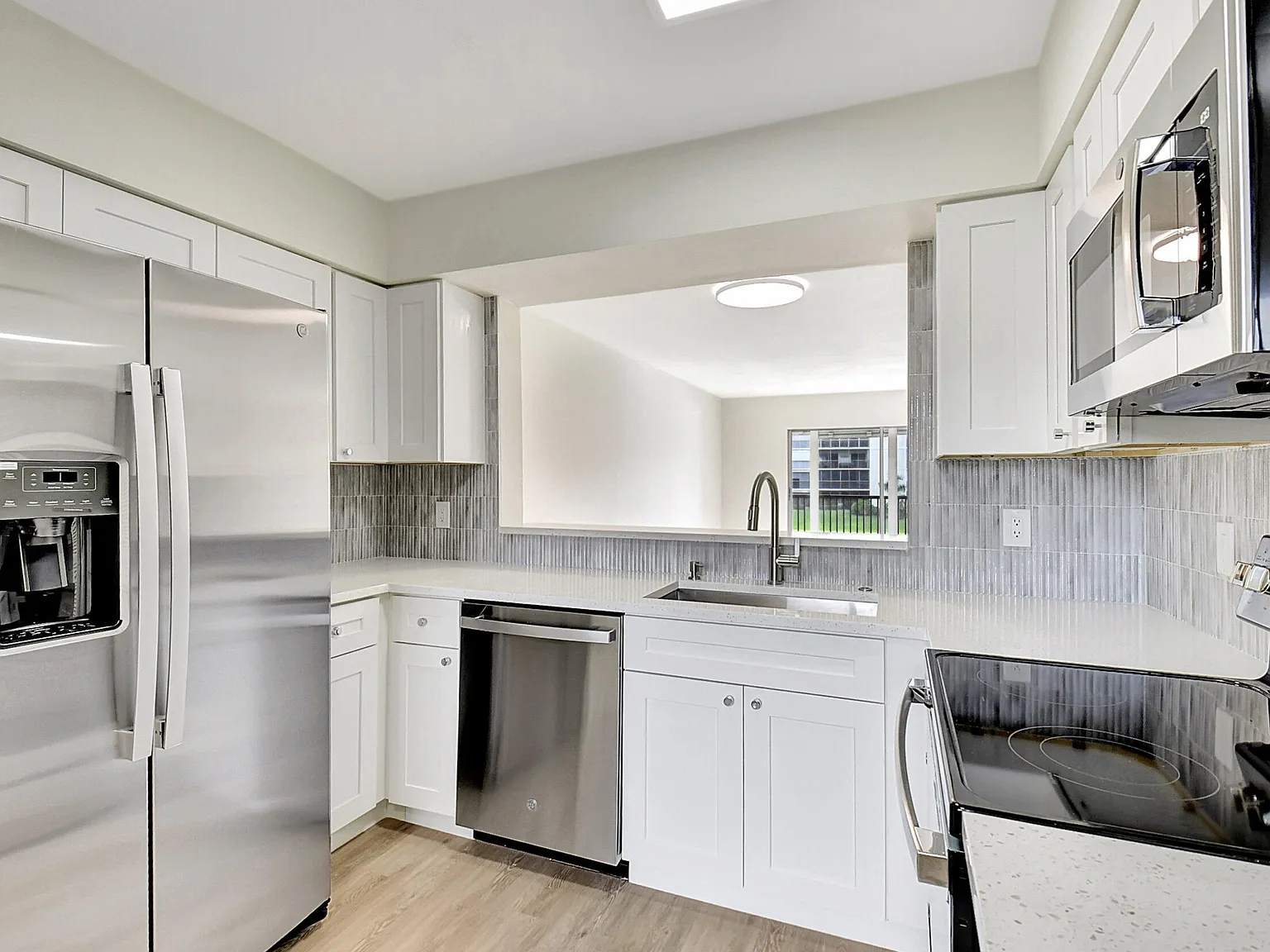 1 bed, 2.0 bath, 1020 sqft, $2,200 — Photo 2