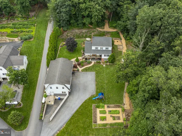 259 Hill Rd, New Holland, PA 17557