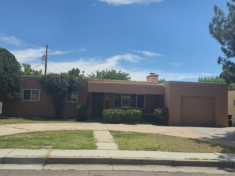 4220 Broadmoor Ave NE — Photo 1