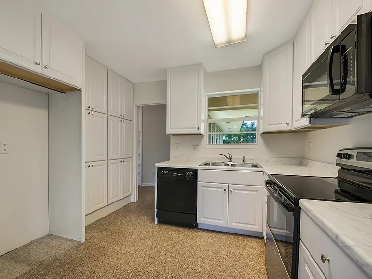 2022 Collier Ave — Photo 8