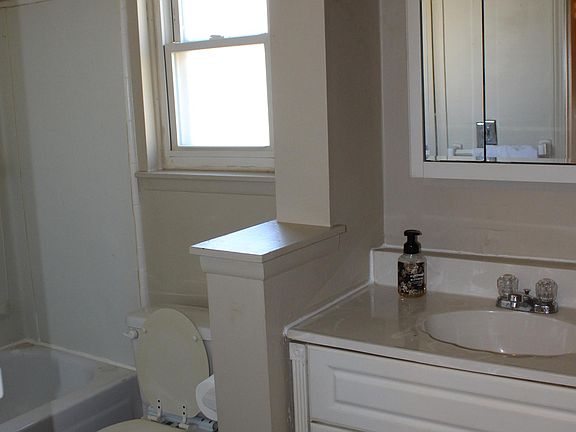5th image of 18295 Winwood Ave