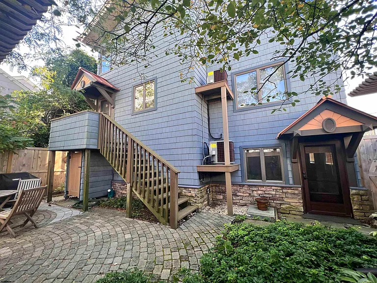 7 N Delavan Ave — Photo 48