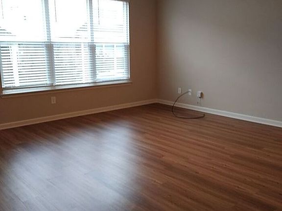 4th image of 327 Rankin Cir