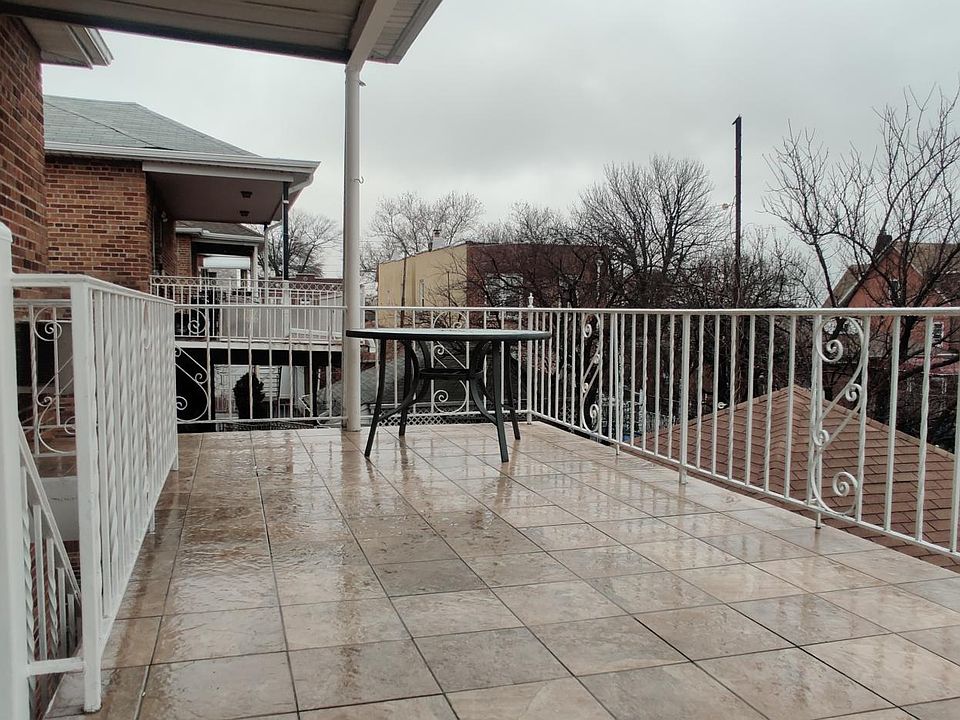1st image of 2419 Hering Ave #2