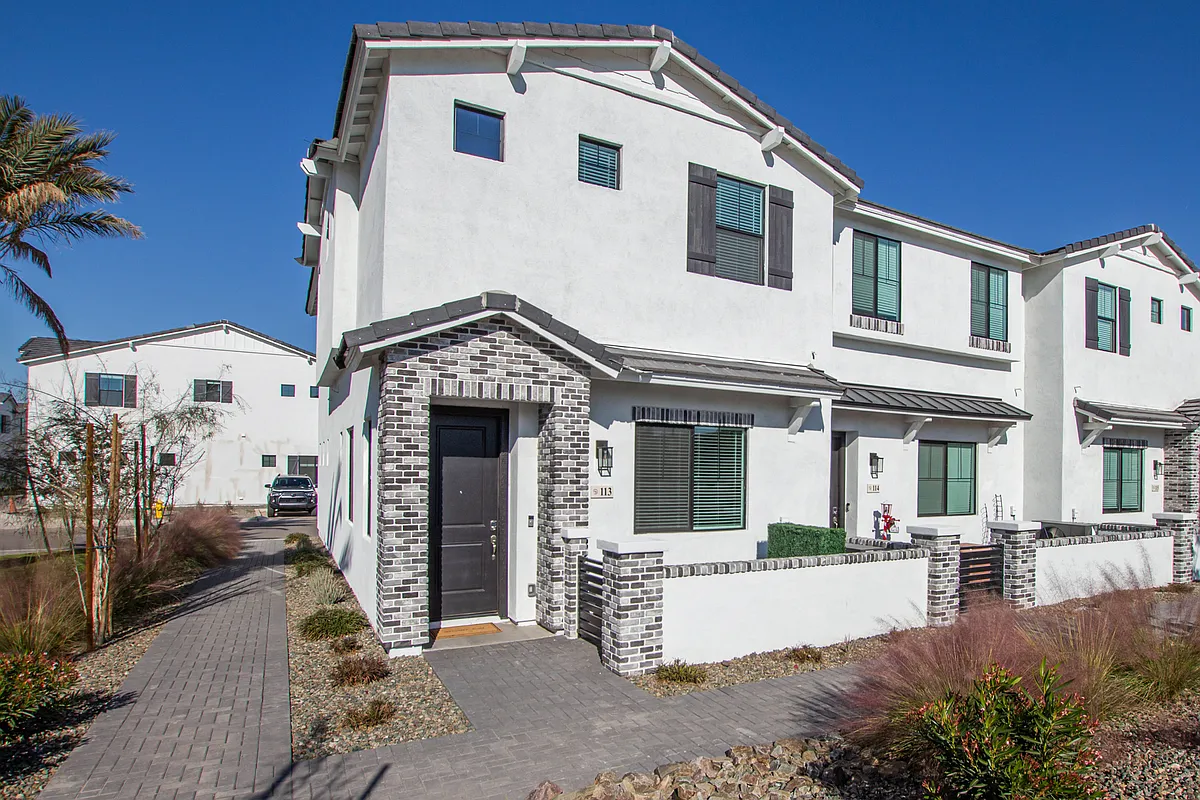 Building Photo - Lehi Cove
