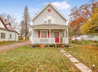 307 2nd St SW, Braham, MN 55006