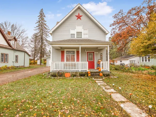 307 2nd St SW, Braham, MN 55006