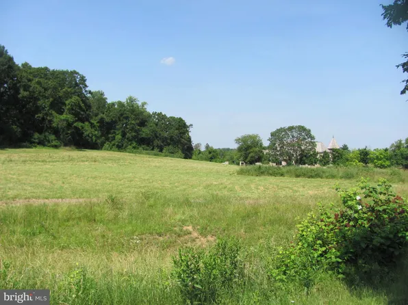 2216 N Melrose Ln, Bethlehem, PA 18015