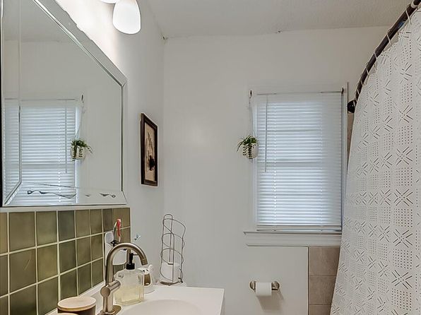 lexington-kentucky-2093667214 picture