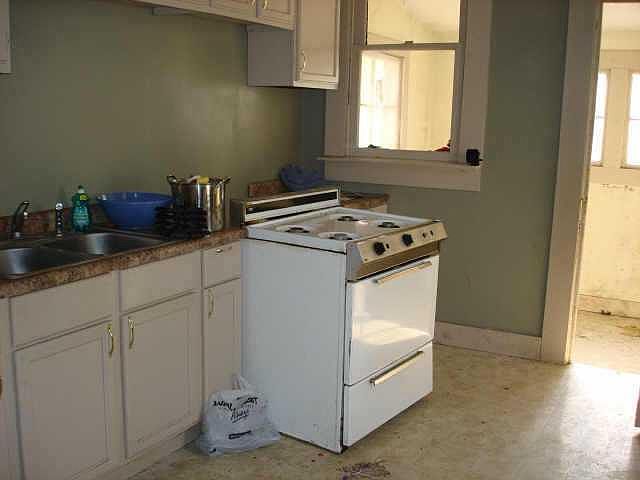 2nd image of 1518 E Churchman Ave
