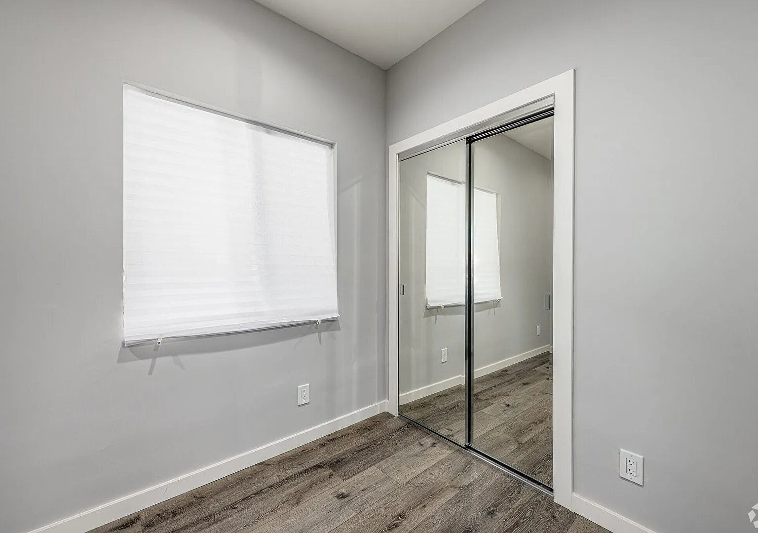 Sweet Spot Alert! Cozy 1 Bed in the Heart of LA — Photo 4