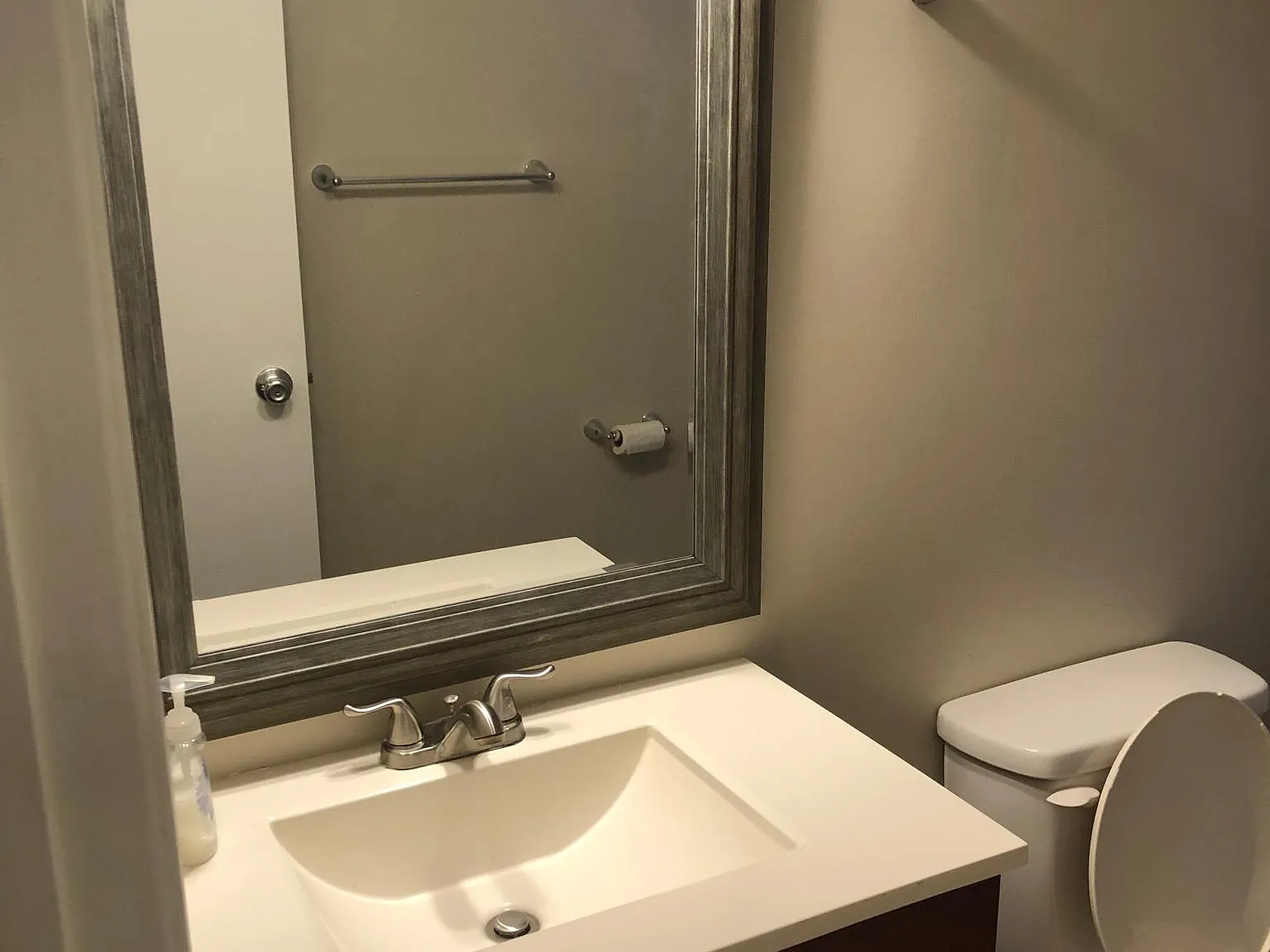 2 bed, 948 sqft, $1,915 — Photo 4
