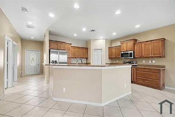 627 SW 47th Ter — Photo 7