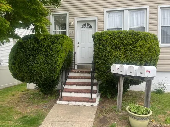 38 Hamilton Ave #101, Oyster Bay, NY 11771