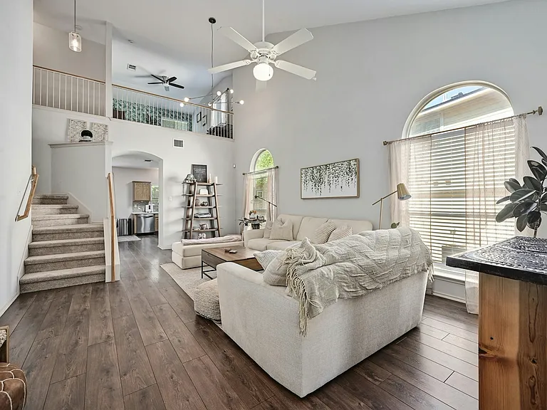 2213 Hazen Ln — Photo 3