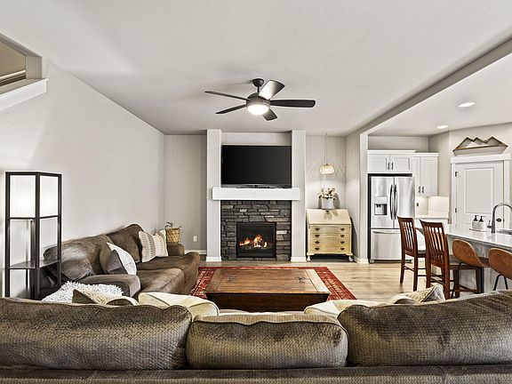 5th image of 60439 Hedgewood Ln