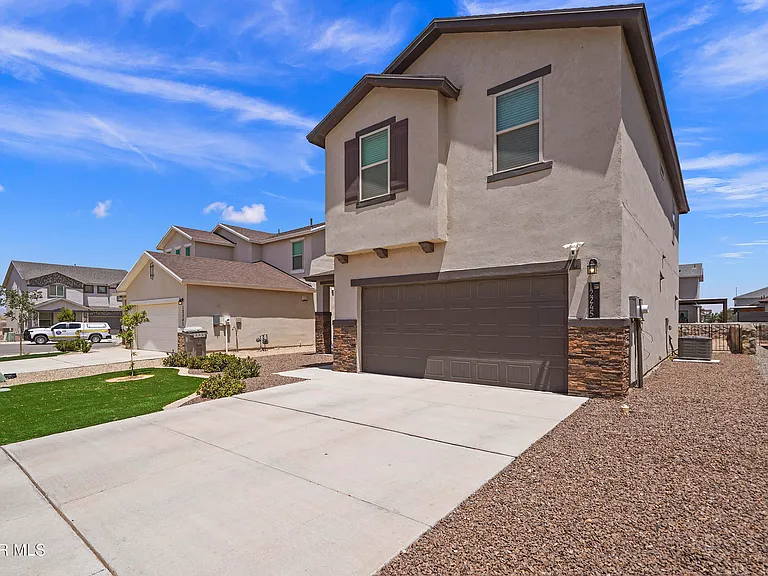 12245 Desert Pine Ave — Photo 2
