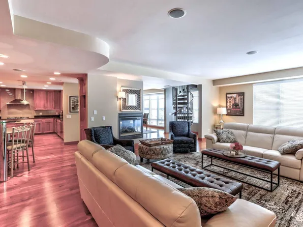 1070 Grandview Ct NE APT 406, Columbia Heights, MN 55421