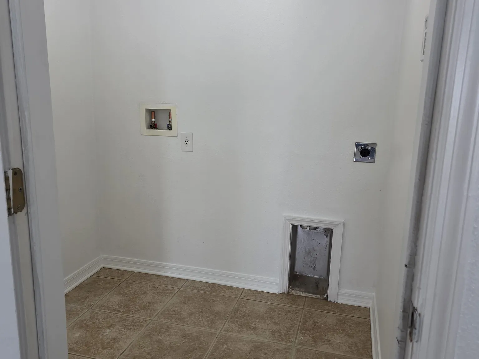 5 bed, 2.5 bath, 2320 sqft, $2,295 — Photo 4