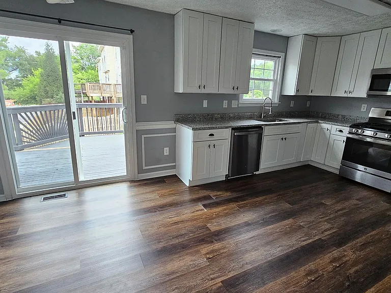 20140 Daniels Cir — Photo 6