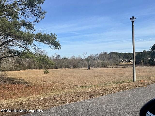 2nd image of 14 Winding Creek Rd