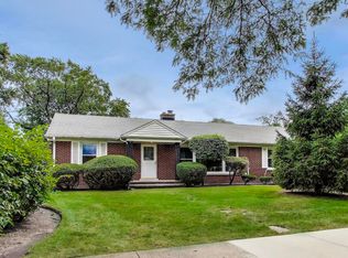 2435 Pick Dr, Glenview, IL 60025
