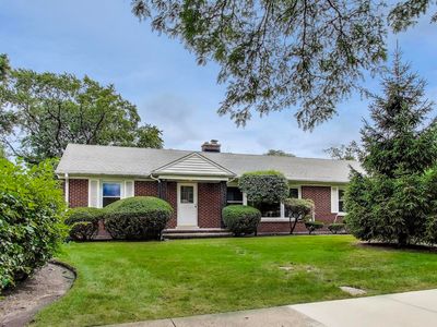 2435 Pick Dr, Glenview, IL, 60025