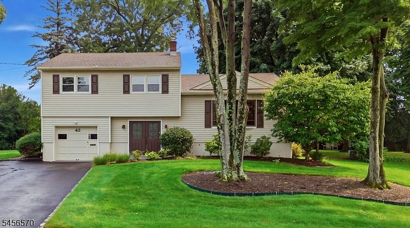 1st image of 42 Hanover Pl