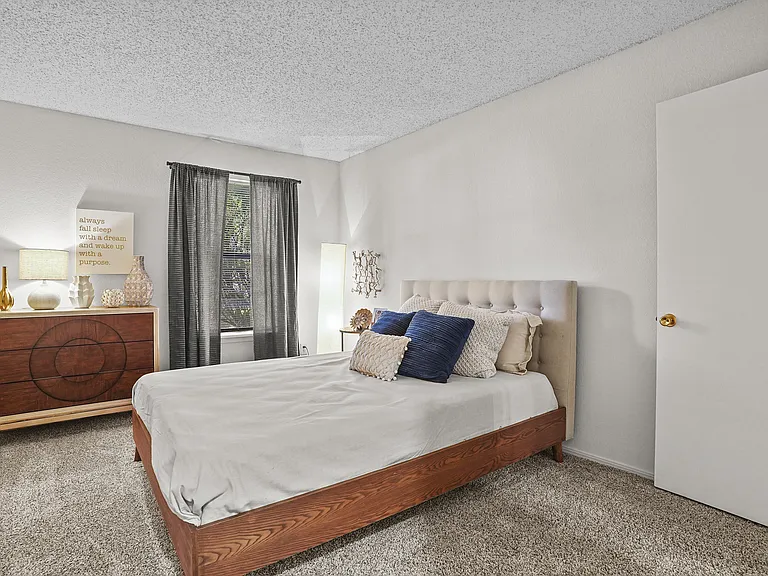 Raintree Apartments — Photo 28