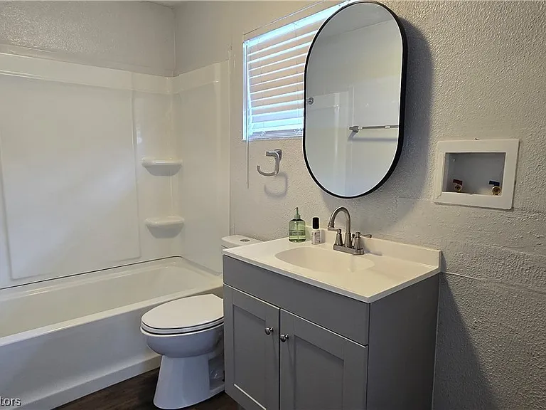 401 S Franklin St — Photo 15