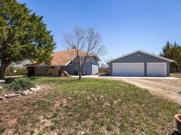 9414 Blue Ridge Rd, Manhattan, KS 66503