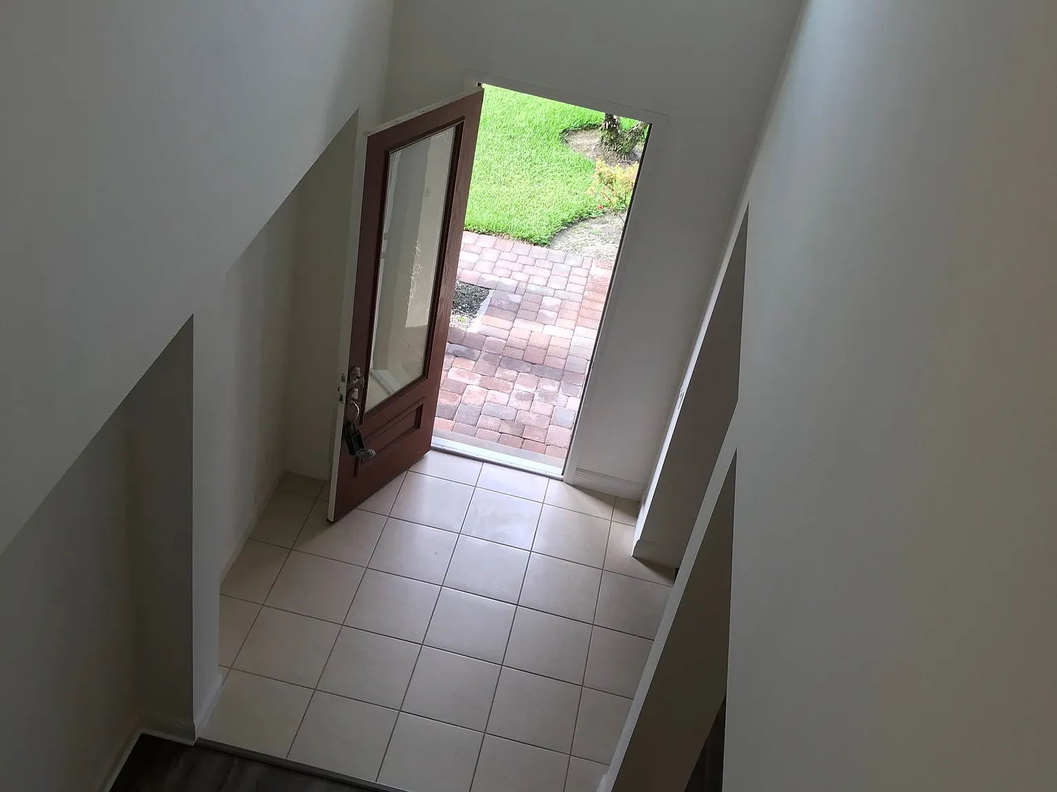 5 bed, 3638 sqft, $3,400 — Photo 3