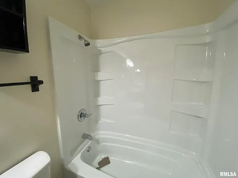 2845 S Hoover Ave — Photo 3