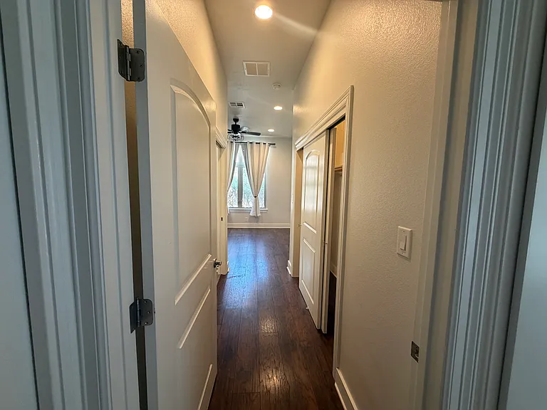 592 FM 967 #B — Photo 4