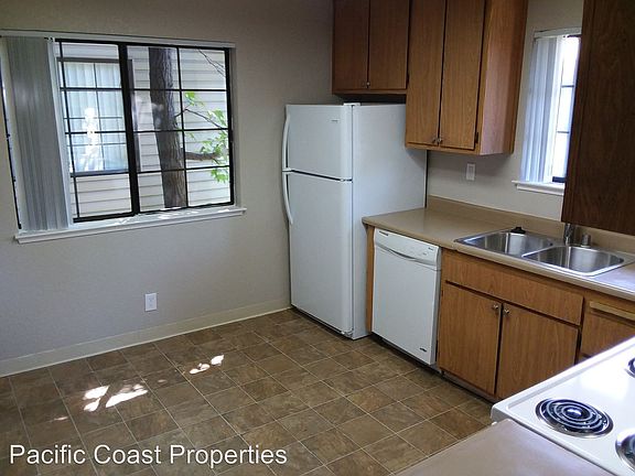 5th image of 2626 Marigold Ln APT 12