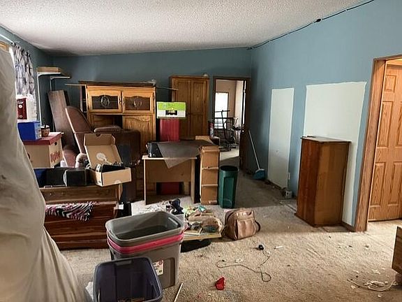 2nd image of 1860 Pueblo Rd