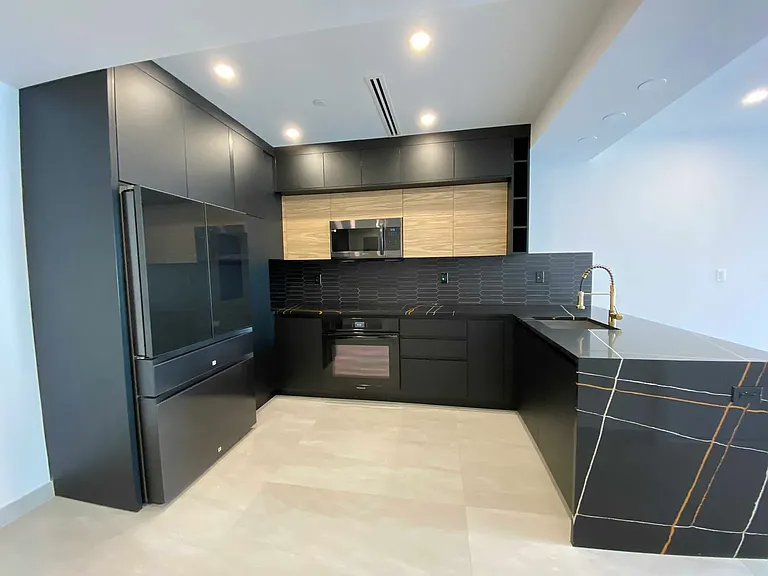 19 Hausman St #2B — Photo 3