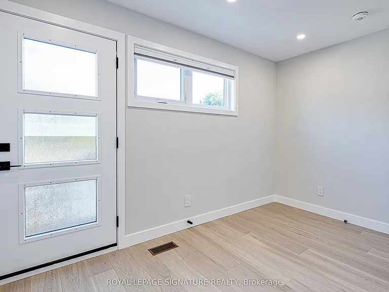 20 Kewbeach Ave #LANEWAY UPPER — Photo 24