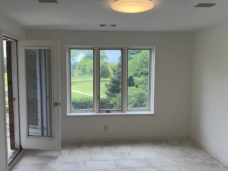 Chelsea Condos — Photo 41