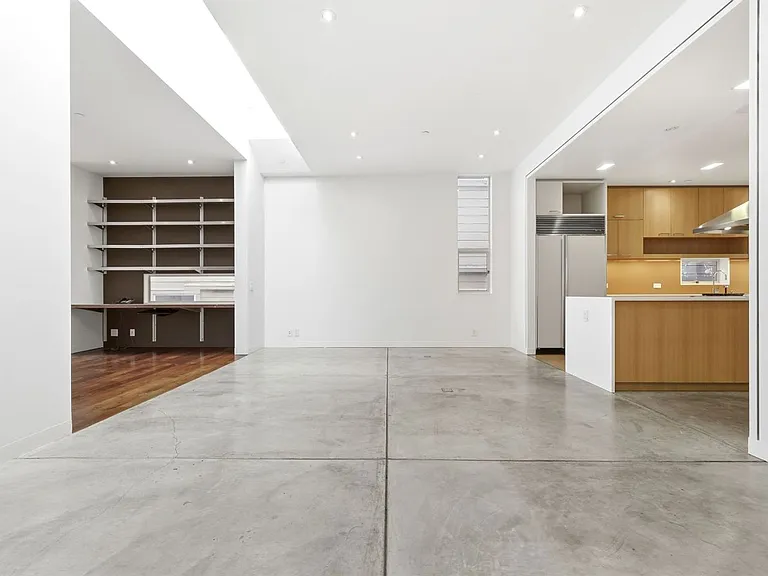1076 S Van Ness Ave — Photo 17