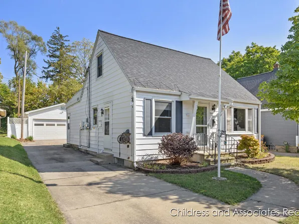 2312 Riverside Dr NE, Grand Rapids, MI 49505