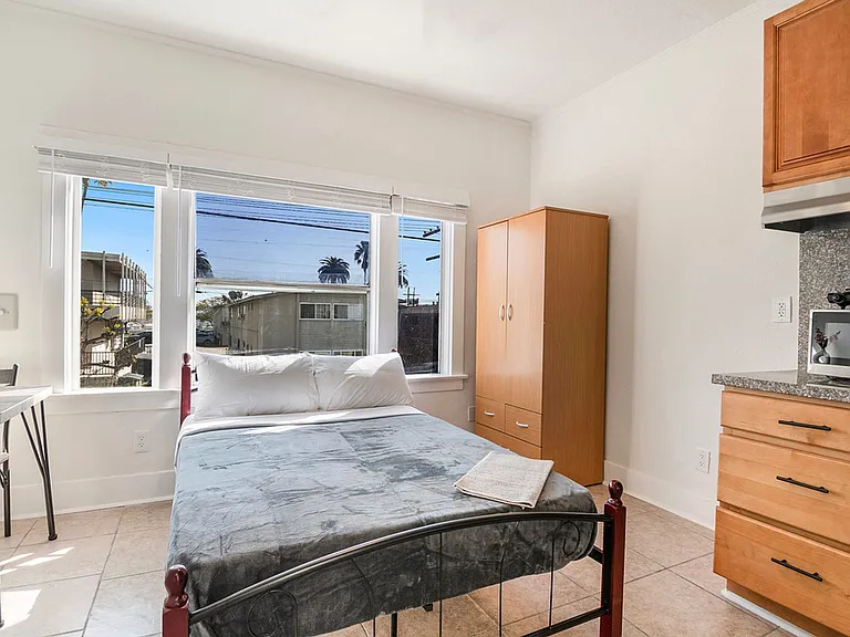 Portside Studio Apartments — Photo 9