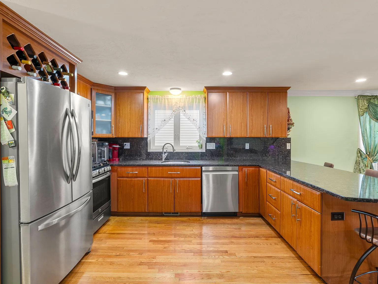 3 bed, 3.5 bath, 2521 sqft, $5,200 — Photo 3