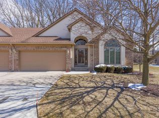 47194 Hunters Chase Dr, Macomb, MI 48042