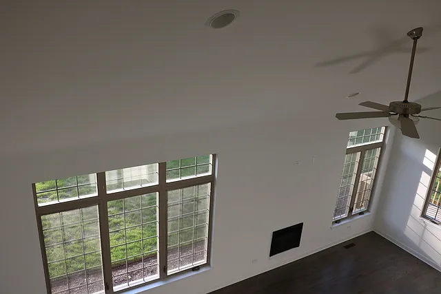 3 bed, 3.5 bath, 1945 sqft, $3,100 — Photo 3