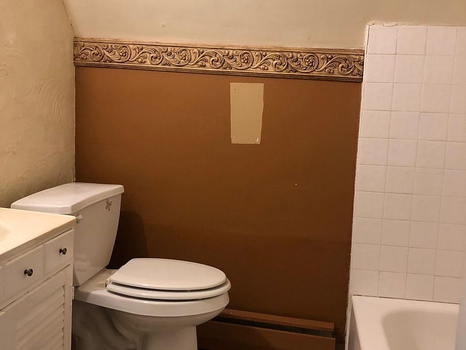 1st image of 21 Division Ave APT 3