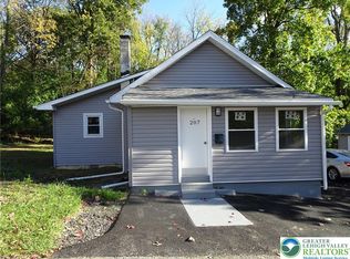 207 Sleepy Hollow Rd, Bath, PA 18014