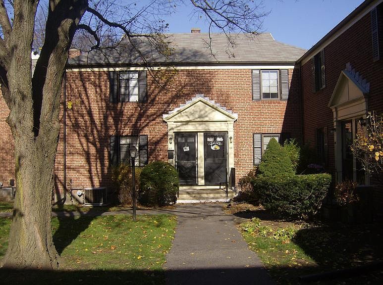 2nd image of 42 Pierce Rd