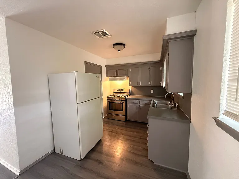 6111 NW Euclid Ave — Photo 6